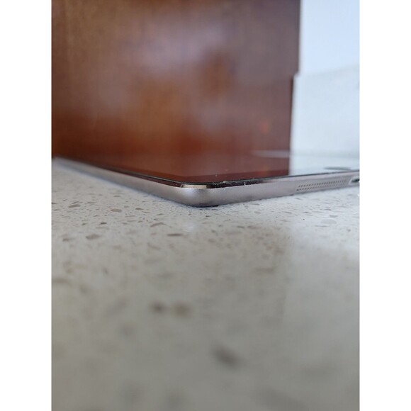 Apple iPad Air (1st Generation) A1474 16 GB, Wi-Fi, 9.7 in - Space Gray - Picture 8 of 13